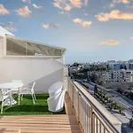 Warmth & Waves Penthouse
