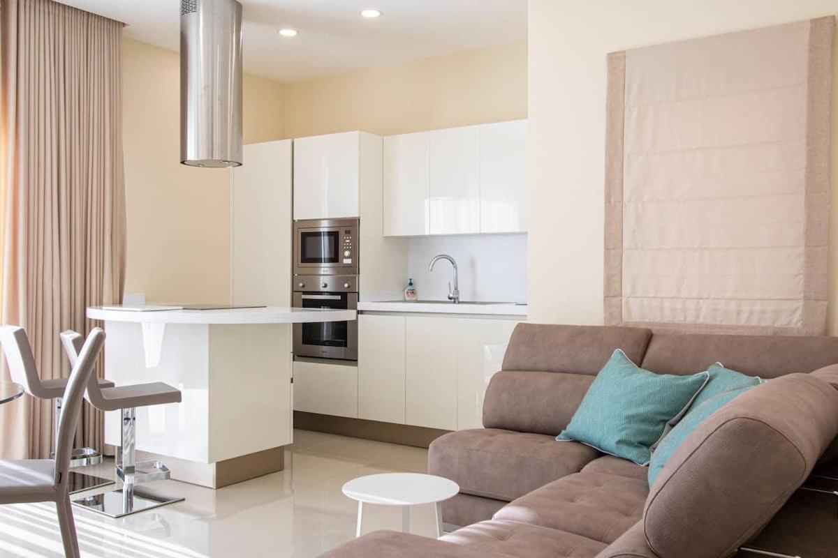 Warmth & Waves Penthouse San Giuliano