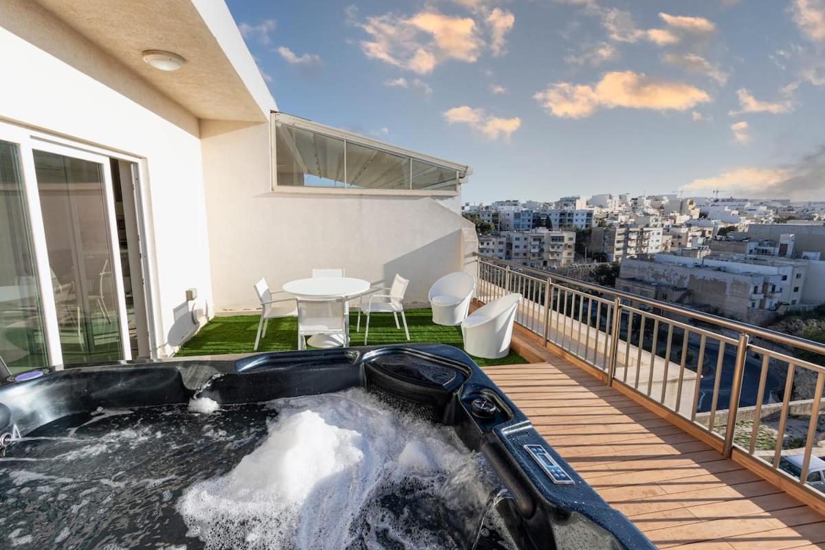 Warmth & Waves Penthouse Apartment