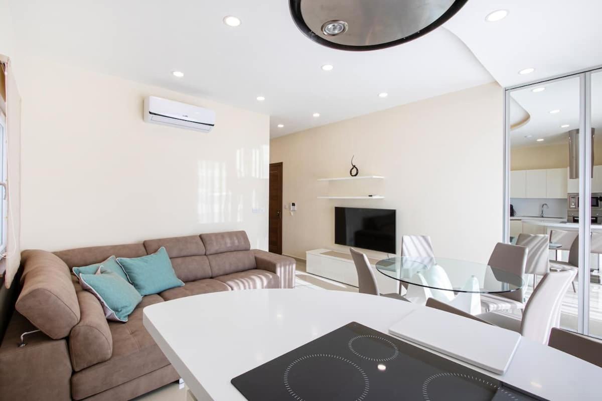 Warmth & Waves Penthouse Saint Julian's