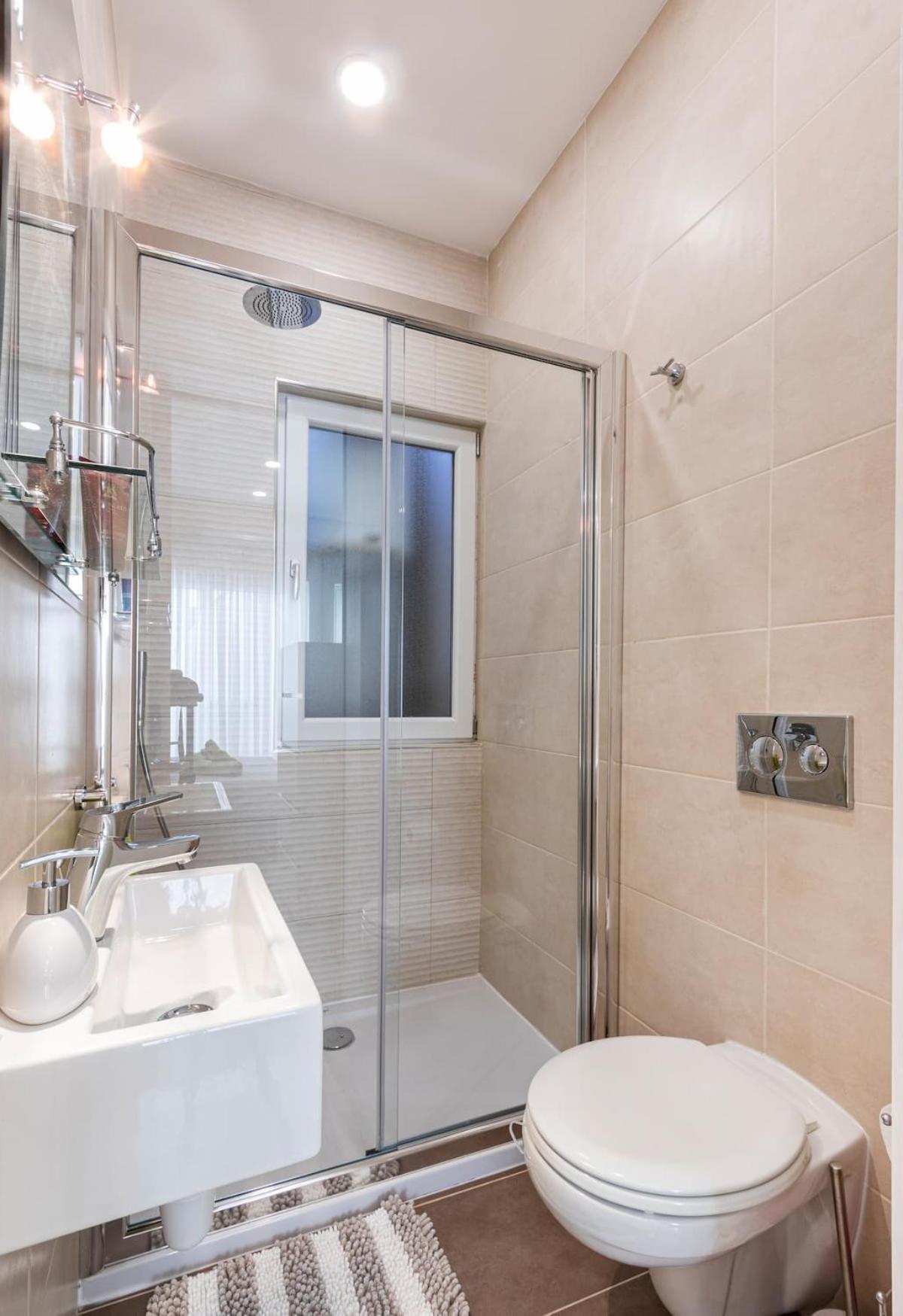 Warmth & Waves Penthouse * San Giuliano