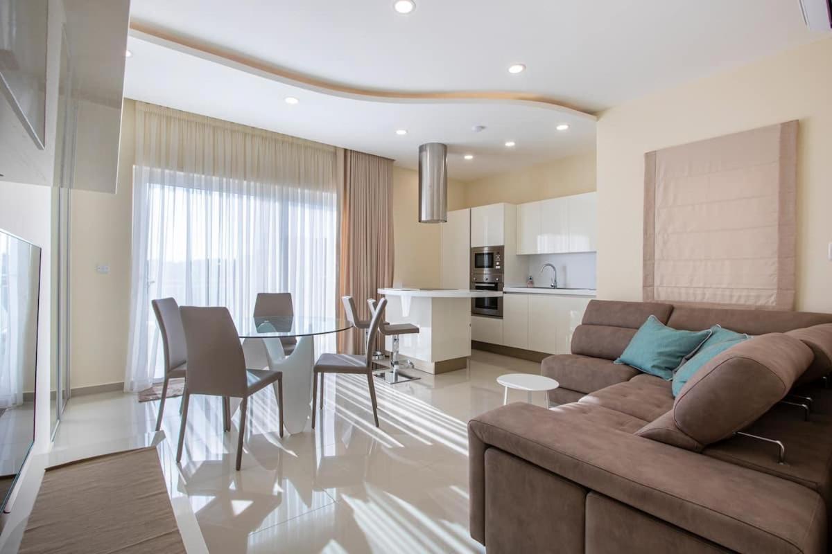 Warmth & Waves Penthouse *